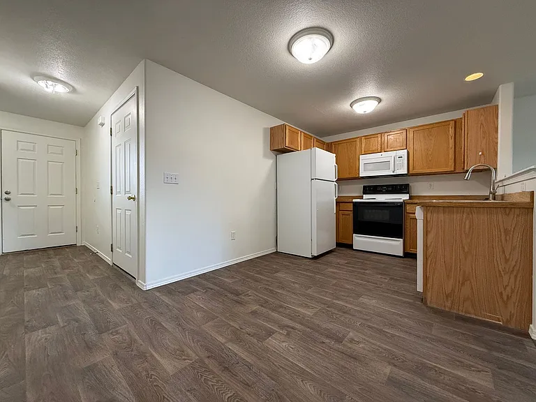 2561 NW Cedar Ave #3 — Photo 7