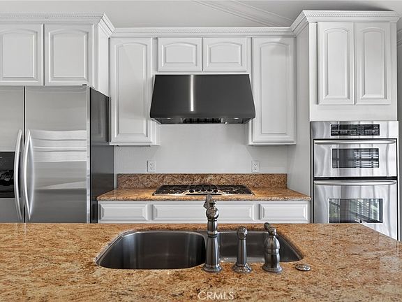 4th image of 415 1/2 Heliotrope Ave