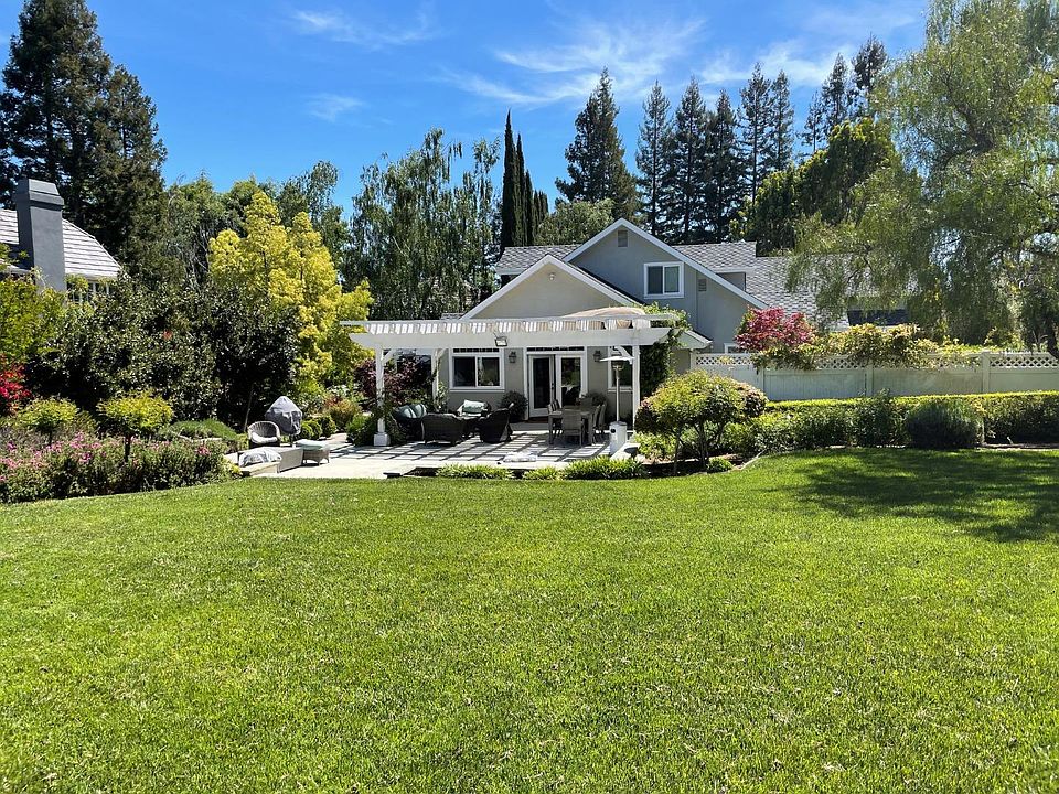 1st image of 15726 Oak Knoll Dr