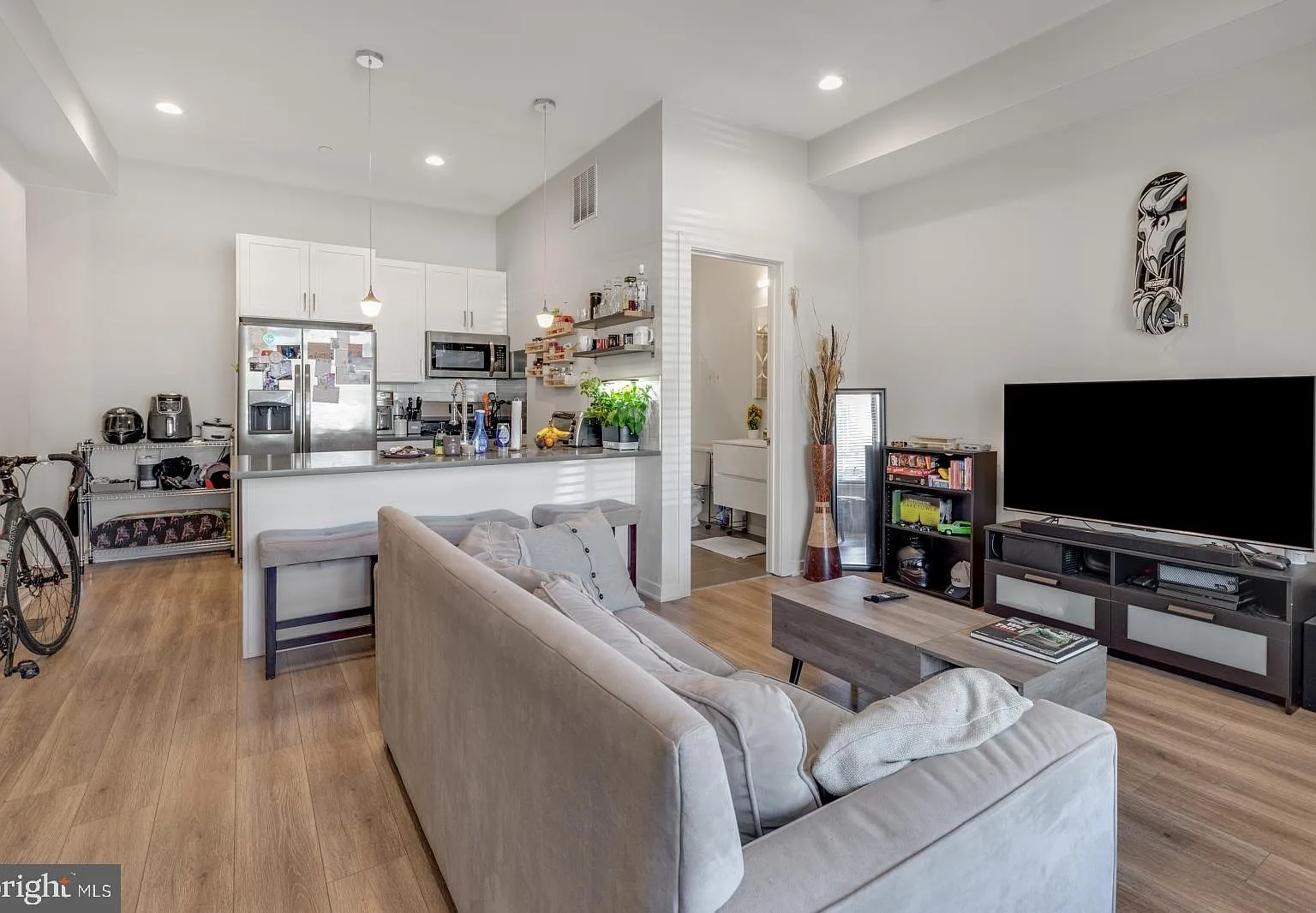1 bed, 985 sqft, $1,645 — Photo 1