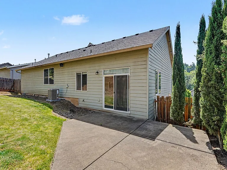 2495 Benjamin Ave NW — Photo 9