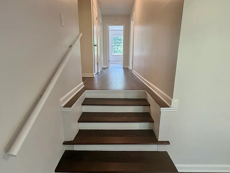 107 Stanley Ter — Photo 20