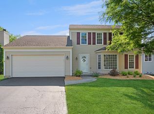 744 Hickory Ln, Carol Stream, IL 60188
