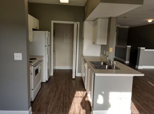 11602 Tomahawk Creek Pkwy APT E, Leawood, KS 66211
