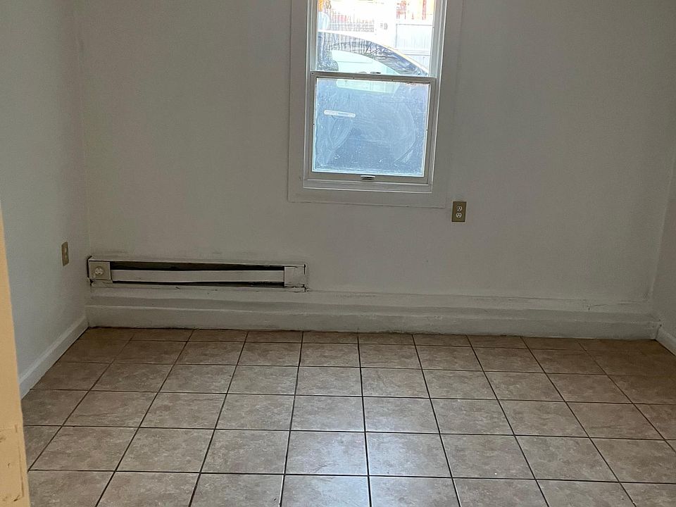 2nd image of 816 N Front St