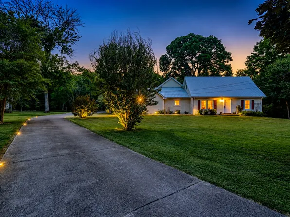 129 Oakland Dr, Gallatin, TN 37066