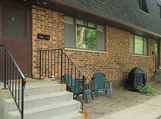 3630 Mount Vernon Rd SE APT 2, Cedar Rapids, IA 52403