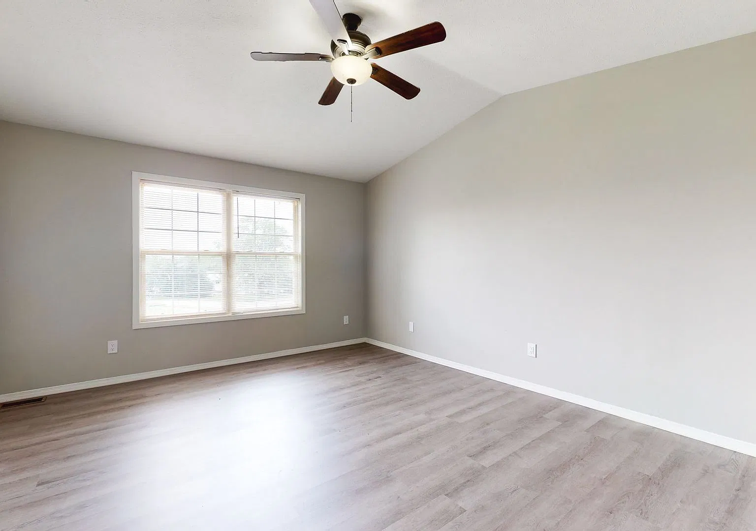 705 N Golfcrest — Photo 4