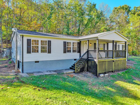 66 Wood Ln, Troutville, VA 24175