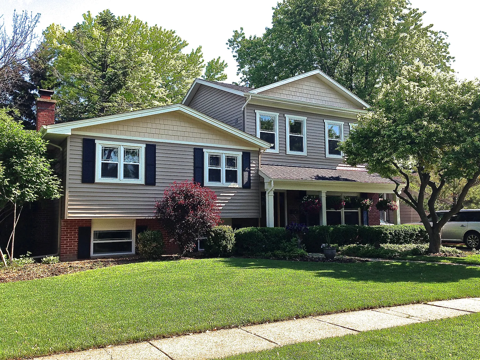 1038 Fairlawn Ave photo 1