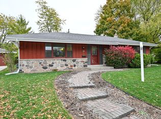 1915 De Witt Ct, Waukesha, WI 53186