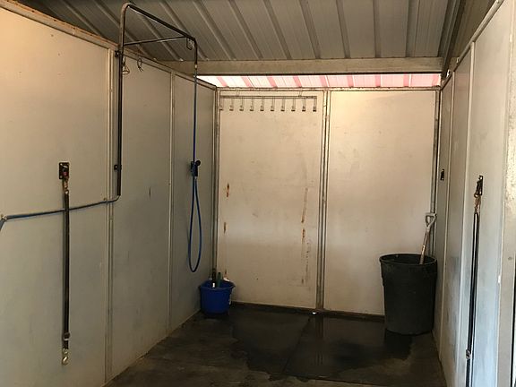 hot & cold wash rack