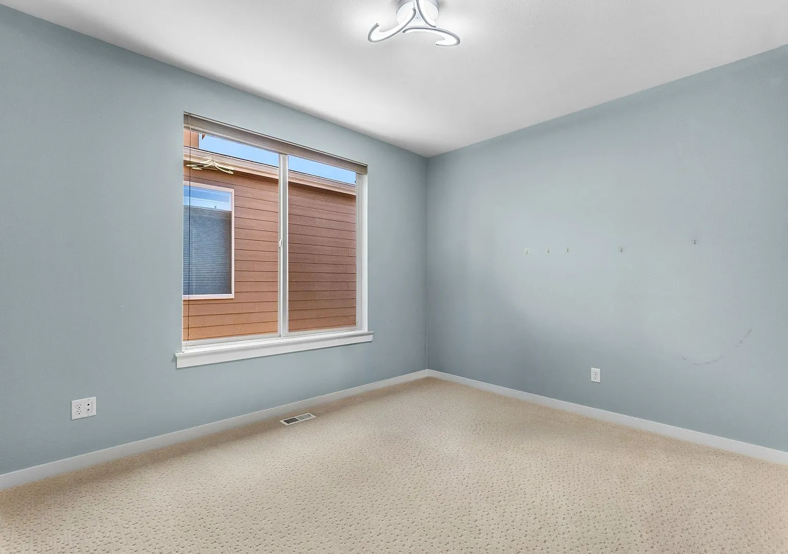 Charming 3BR House in Tumwater — Photo 4
