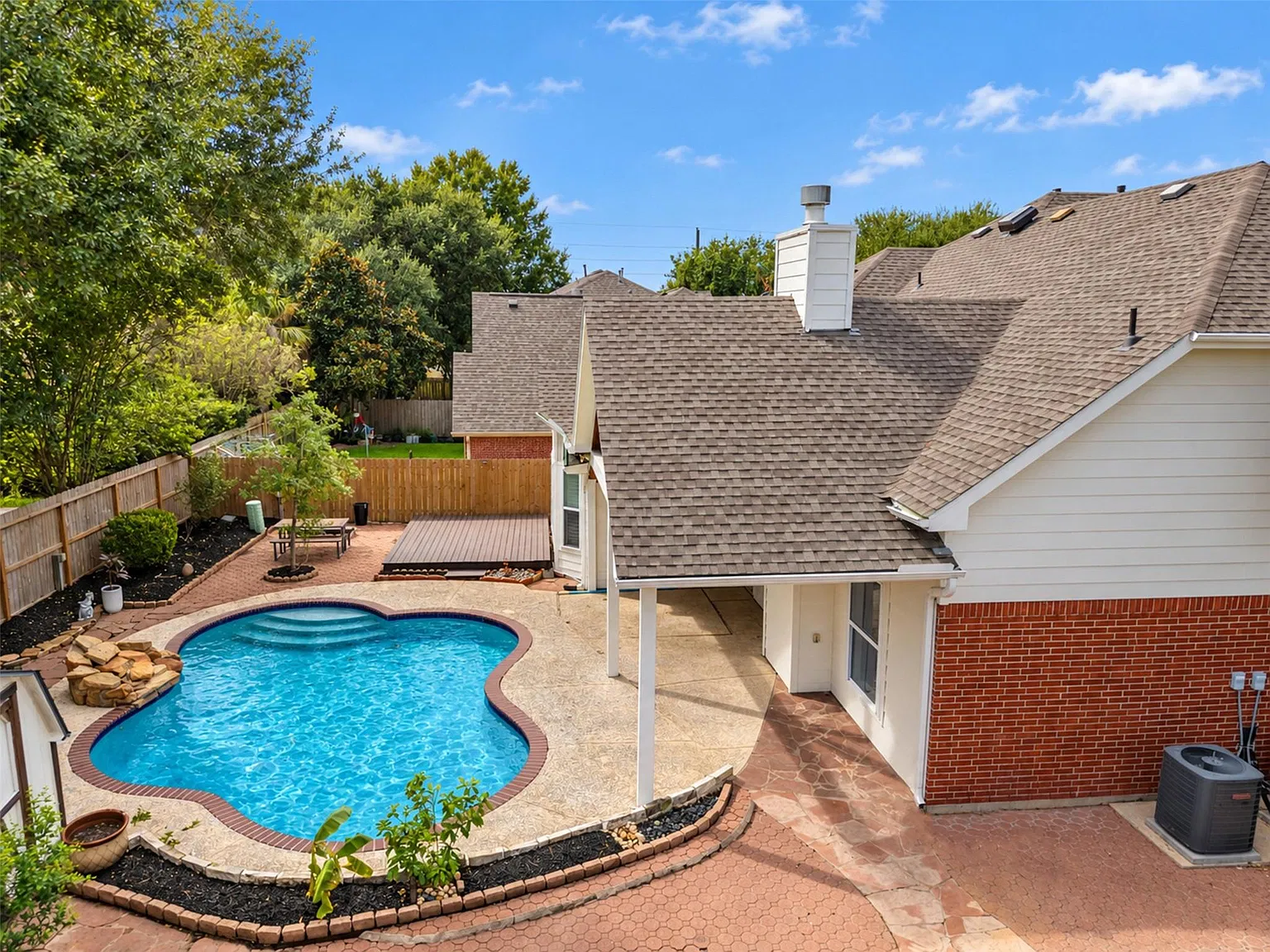 4 bed, 2.5 bath, 2672 sqft, $2,900 — Photo 4