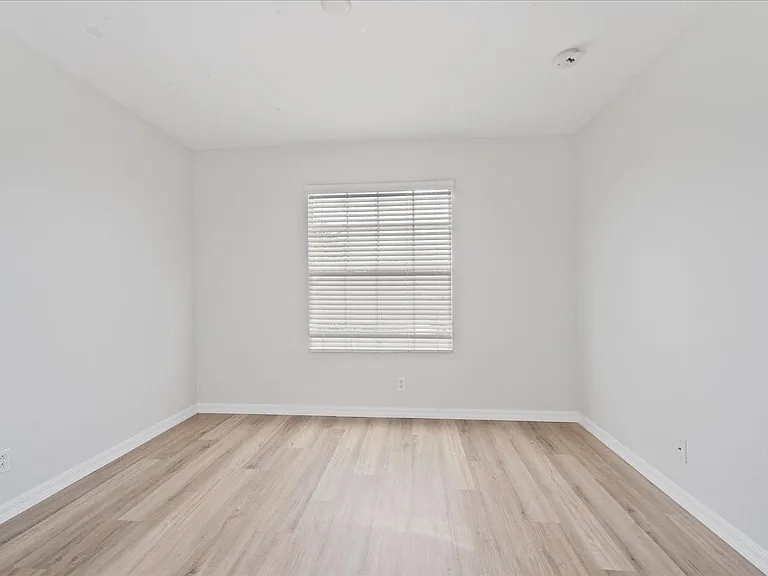 2106 SE Grand Dr — Photo 13