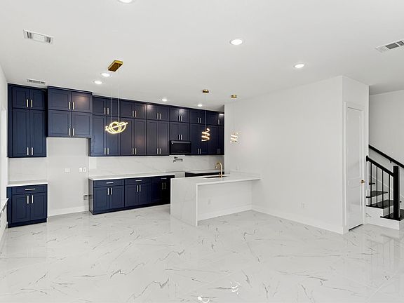 5th image of 7554 Dyer St
