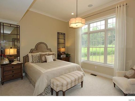 4th image of 30 Stonehollow Dr