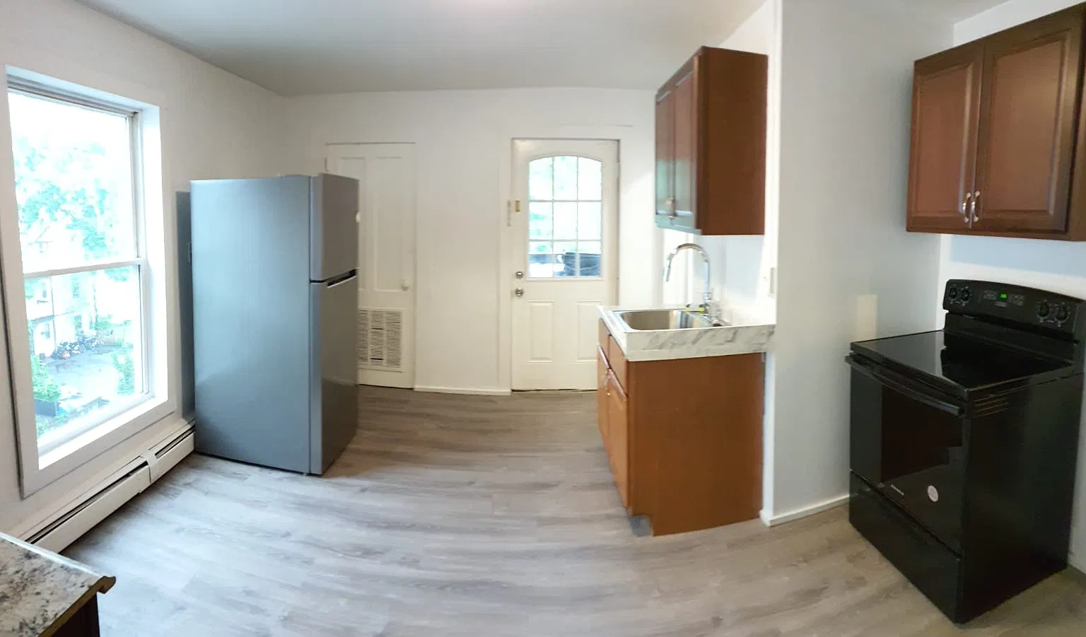 2 bed, 700 sqft, $1,650 — Photo 3