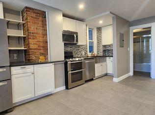 233 Chelsea St #1, Boston, MA 02128