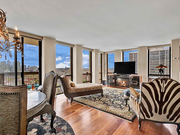 2nd image of 1660 N Lasalle St #2702