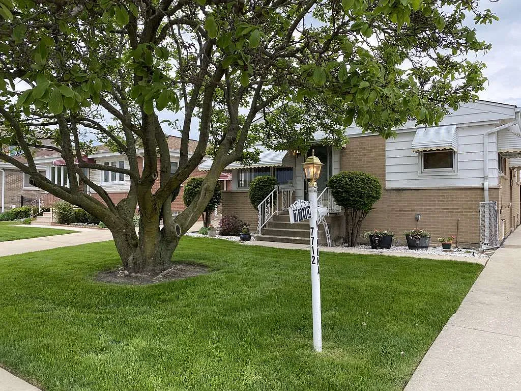 7712 W Winona St photo 1