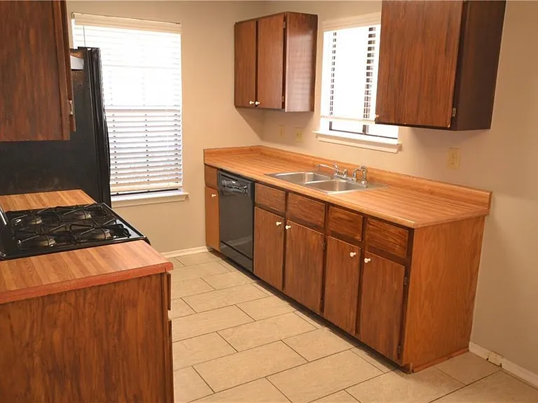 1105 Green Valley Cv — Photo 4