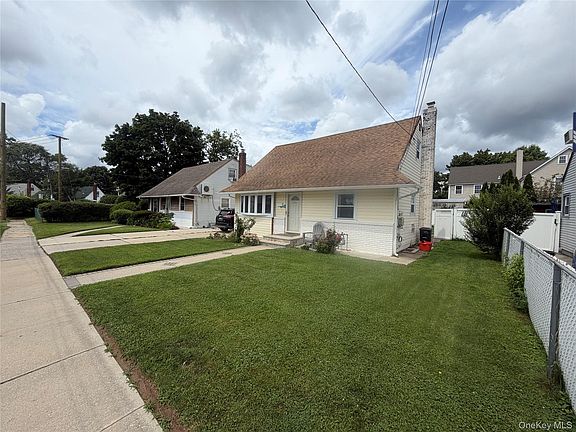 3rd image of 1556 Adams Street