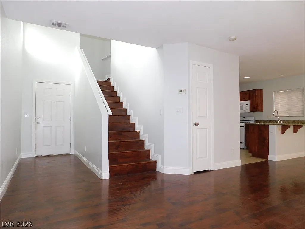 4 bed, 2.5 bath, 1497 sqft, $1,895 — Photo 4