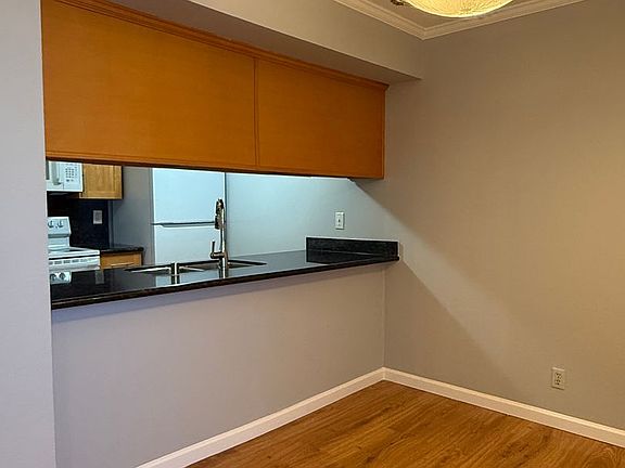 2nd image of 212 Red Oak Dr E APT M