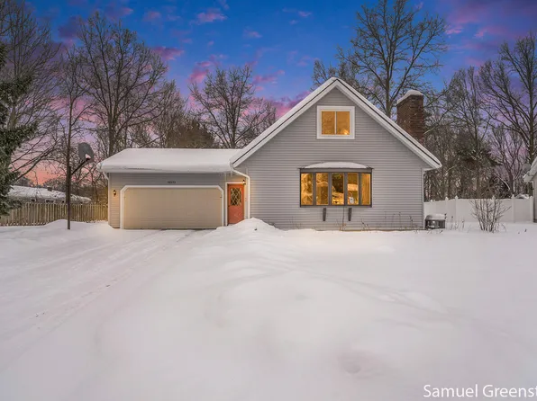 14232 Sunview Dr, Holland, MI 49424