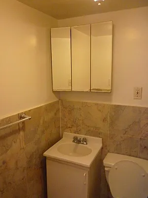 Rented by Chartwell Manhattan Realty | media 10