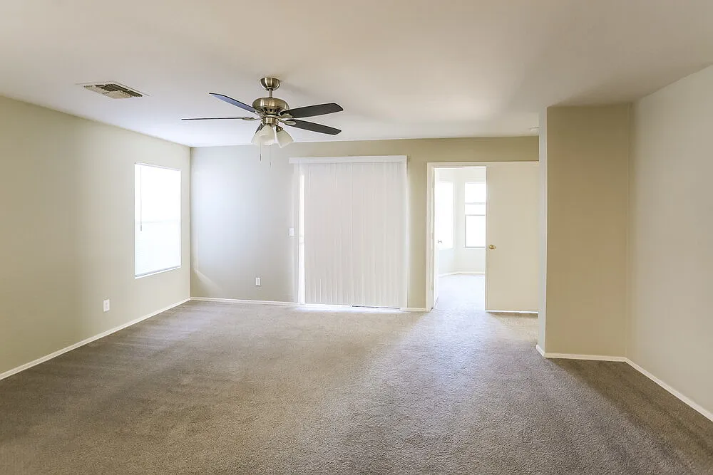 3 bed, 2.0 bath, 1759 sqft, $2,090 — Photo 4