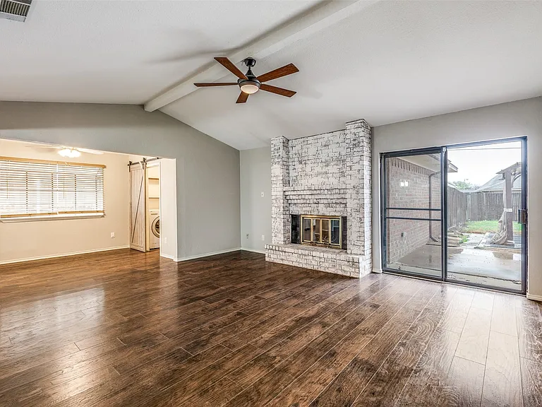 845 Harvest Glen Dr — Photo 2