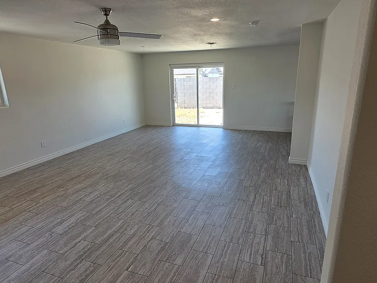 1201 E Barcelona Ave — Photo 18