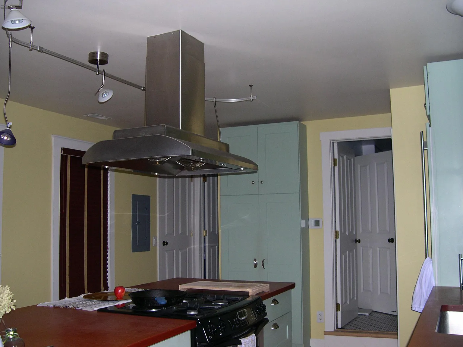 2 bed, 1250 sqft, $2,000 — Photo 2