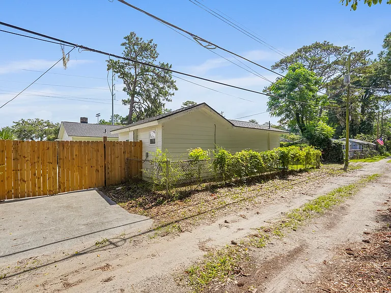 1815 E Derenne Ave #B — Photo 35