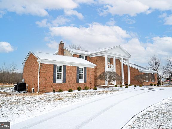 3rd image of 150 Windsor Rd