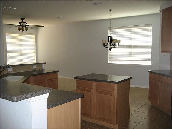 4th image of 3909 Plymouth Dr
