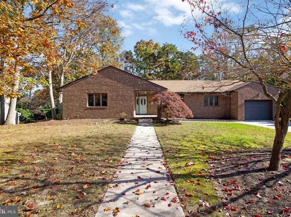 8 Ashbrooke Dr, Voorhees, NJ 08043