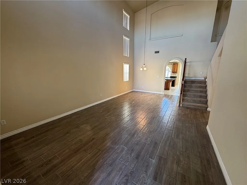 3 bed, 2.5 bath, 2267 sqft, $2,100 — Photo 2
