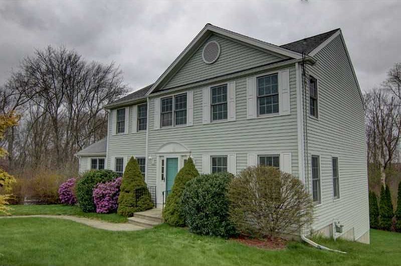 1st image of 7 Hereford Dr