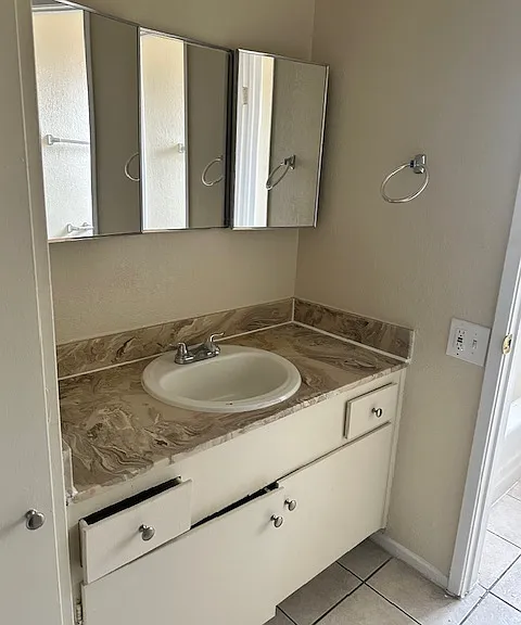 Del Rosa Palms Apartments — Photo 10