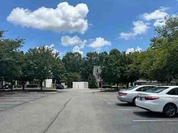 Exterior Neighborhood (street photo)