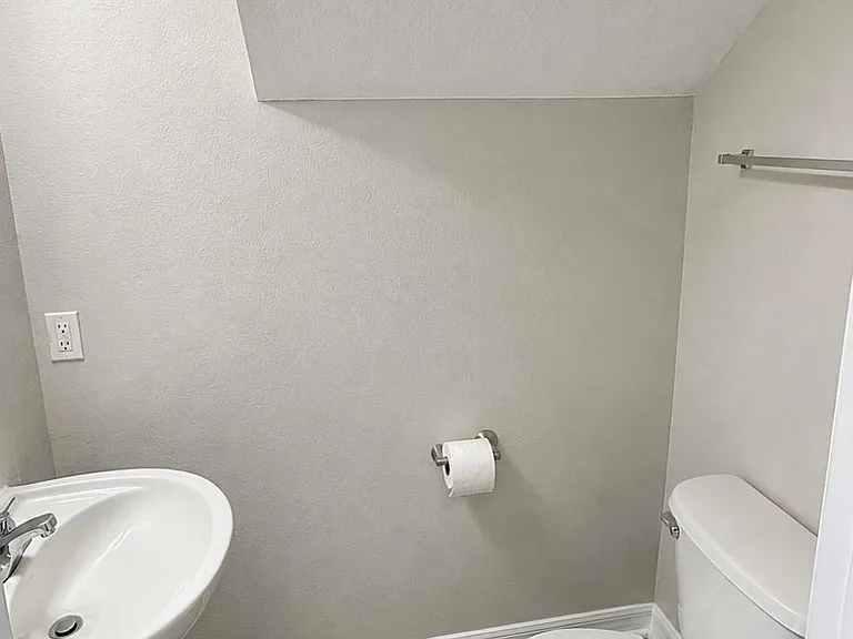 540 Royal Ridge Dr — Photo 5
