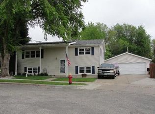 819 W Owens Ave, Bismarck, ND 58501