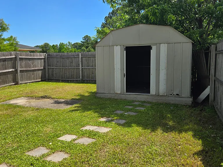 696 Governors Way — Photo 14