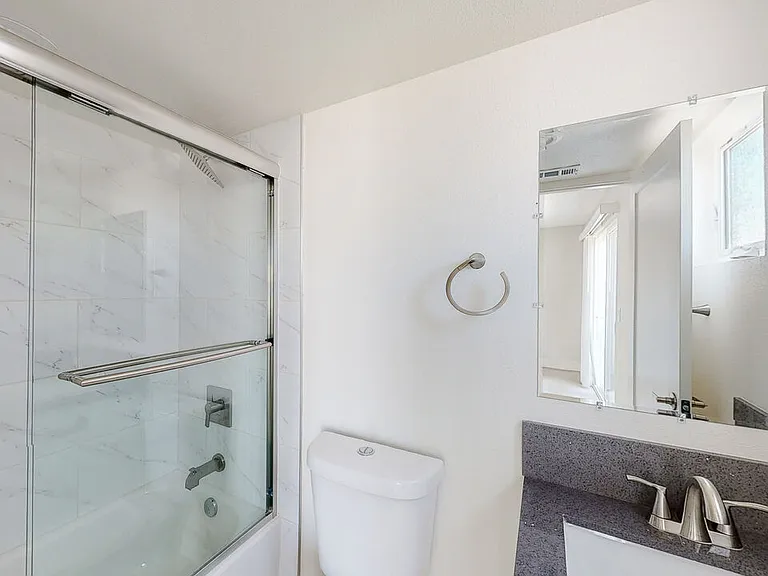 953 N Mariposa Ave #2 — Photo 24