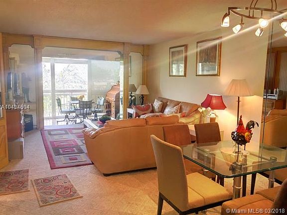 4th image of 4400 Hillcrest Dr APT 403B