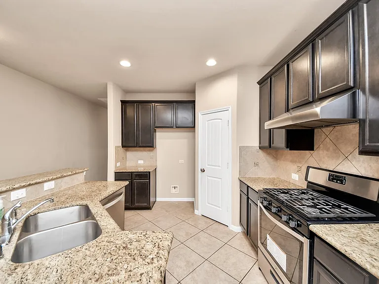 3115 Lake Dr — Photo 11