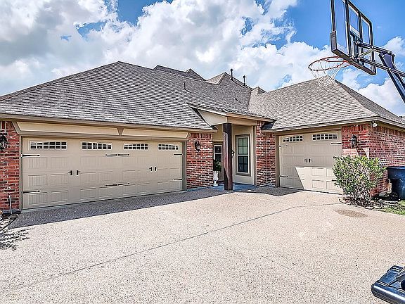 3rd image of 242 Piccadilly Ln